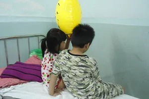 Ba cha con uống thuốc diệt chuột 