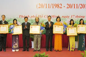 Trao huân chương Lao động hạng Ba cho sáu nhà giáo