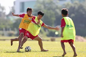 U-21 HA Gia Lai giao lưu với Học viện NutiFood - HAGL - Arsenal JMG