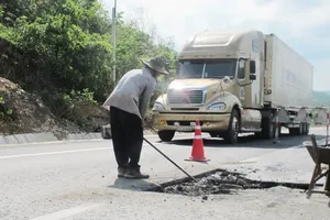 Quốc lộ 1: Làm nhiều nên phải hư?!