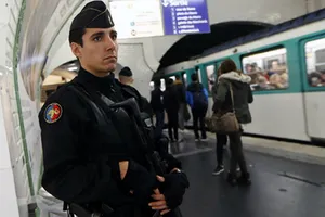 Quân đội Pháp và Nga bắt tay đánh Nhà nước Hồi giáo