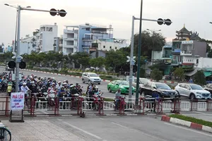 Kẹt xe do phân luồng giao thông chưa tốt