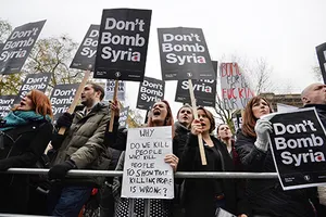 Biểu tình phản đối tham chiến ở Syria