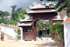 Dừng đập biệt phủ trăm tỉ: Trái ý dân