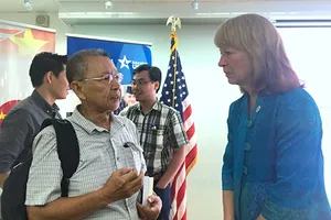 Nhà khoa học Mỹ nói về chuyện tiền và nghiên cứu