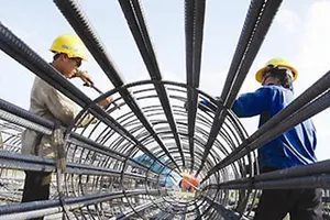 Chủ thầu phải mua bảo hiểm cho công nhân xây dựng 