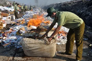 Cán bộ chống buôn lậu bối rối vì bị can thiệp