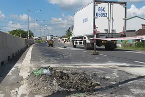 ‘Áo vá’ quốc lộ 1 là do thi công và xe quá tải