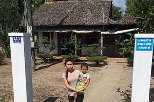 Nghèo nhưng cổng phải sang!