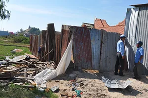 Xử lý hình sự cán bộ để xây nhà không phép