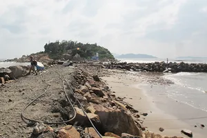 Không bao che việc lấn vịnh Nha Trang trái phép