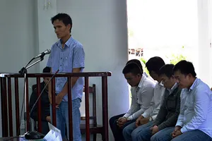 Cán bộ QLTT nhận tiền ‘làm ngơ’ cho trộm cắp