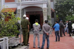 Đóng giả chú rể bắt 50 quý bà đánh bạc