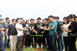 Bóng đá VN một năm nhìn lại: Đi mãi chưa thành đường