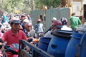 Cuối năm quyết dẹp rào đường, kẹt xe