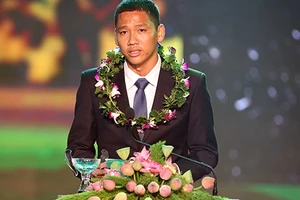 Quả bóng vàng Việt Nam: Bó đũa và cột cờ