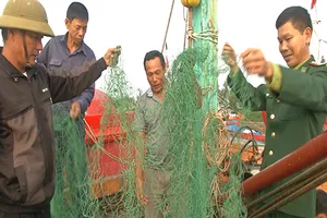 Bàn giao bằng chứng tàu nước ngoài phá tàu ngư dân Việt