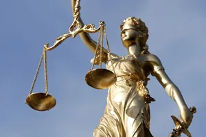 Thần công lý nhảy nhổm!