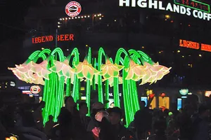 Hà Nội xanh đỏ lập lòe