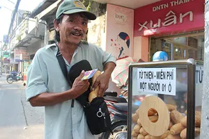 Tủ bánh mì miễn phí giữa Sài Gòn