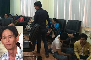 60 cảnh sát phá sòng tài xỉu trong khách sạn 