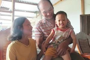 Cha yêu cầu tòa tuyên bố con bị… điên!