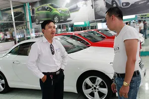 Giá thuê ô tô chơi tết tăng chóng mặt 