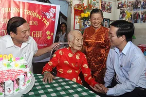 Lãnh đạo TP.HCM chúc tết hộ nghèo huyện Củ Chi 