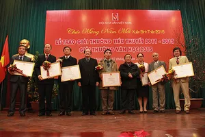 Trao giải cho bảy tác phẩm văn học xuất sắc