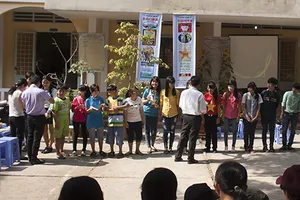 Thầy trò chung tay làm ‘Tết sách’