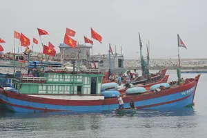 Lý Sơn ra quân đánh bắt đầu năm mới