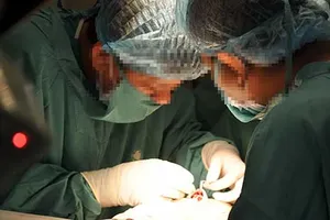 Khi bác sĩ thẩm mỹ mắc bẫy quý bà