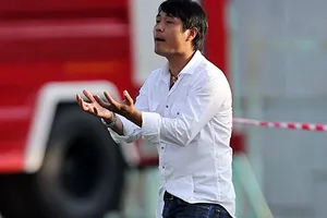Sức ép cho HLV Hữu Thắng
