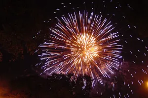 Đám cưới con gái đại gia Cà Mau có bắn pháo hoa