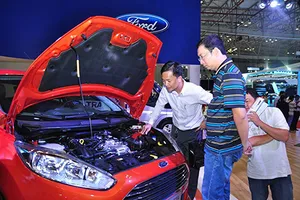 Người Việt đổ tiền mua ô tô