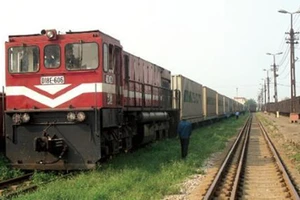 Xem xét thủ tục đầu tư 160 toa xe lửa đã qua sử dụng