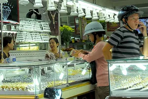 Vàng trong nước rẻ hơn vàng thế giới
