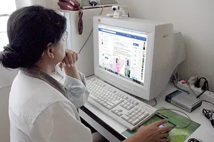 Vì sao không nên đăng ảnh con lên Facebook?