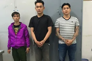 Giang hồ truy sát du khách trong quán bar