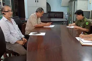 Hoãn xin lỗi vì… có luật sư, nhà báo! 