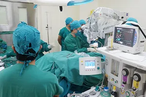 Bệnh viện tư: ‘Chúng tôi bị phân biệt đối xử!’