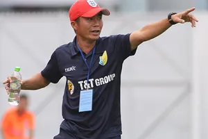 HLV Phạm Minh Đức: ‘Chẳng ai trong đội phá tôi cả!’