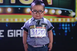 Con nít chạy sô hơn cả hoa hậu