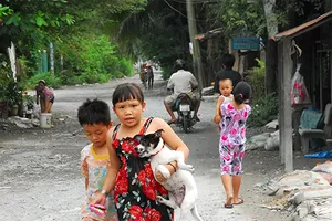 Khu Nam TP.HCM: Dân ‘ôm đất ngồi khóc!’