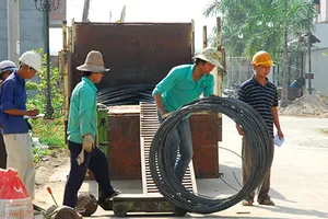 Thép trục lợi chính sách, người mua nhà lãnh đủ?