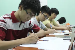 Cần sống thực chất và giản dị hơn