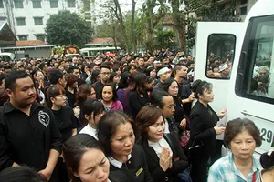 Hàng ngàn người tiễn đưa nhạc sĩ Trần Lập