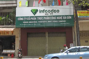 Một vụ án, 35 cán bộ hải quan ‘nhúng chàm’