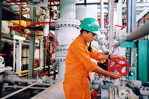 Dầu lao dốc, có nên dừng khai thác?