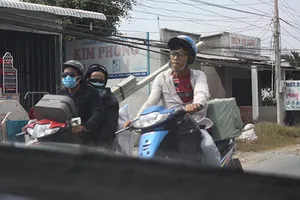 Nài thuốc chạy bạt mạng, ‘cướp’ lại thuốc lá lậu